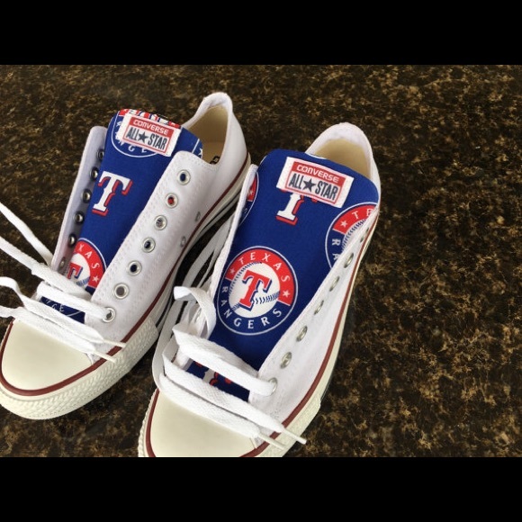 Converse - Picture 1 of 2